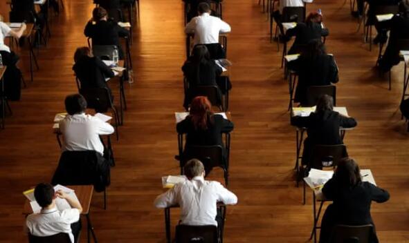 疫情延续，明年GCSE考试或再面临取消？